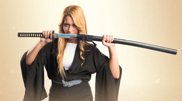 Mujer vestida como samurai — Foto de Stock