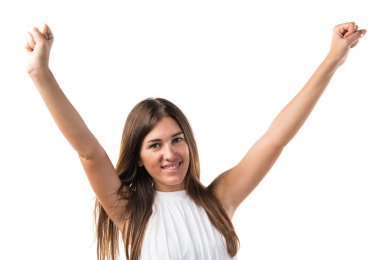 Koyu sarı arka plan üzerinde güzel kız