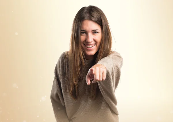 Girl pointing to the front — Stock Photo, Image