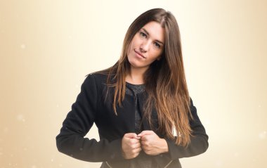 Beyaz arka plan üzerinde güzel bir kız