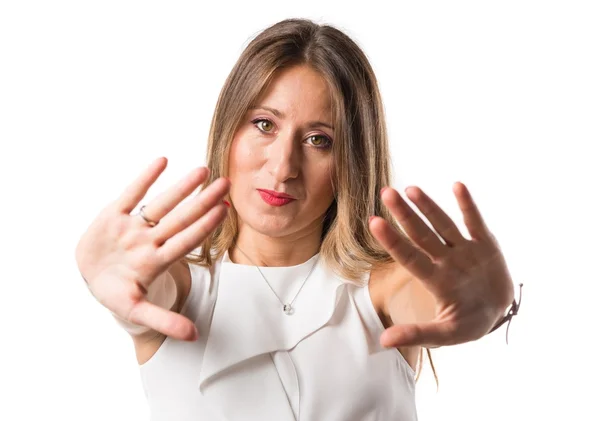 Mujer haciendo gesto de parada — Foto de Stock