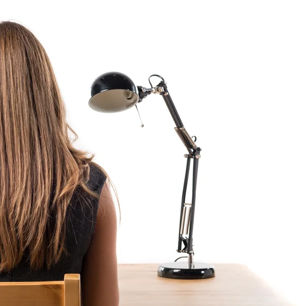 Vrouw die werkt in haar kantoor — Stockfoto