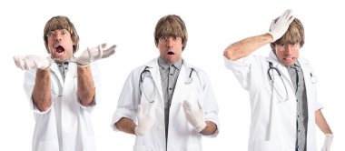 Sürpriz jest yapıyor doktor