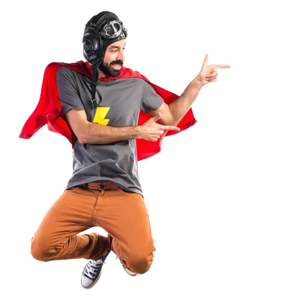 Super-herói apontando para o lateral — Fotografia de Stock