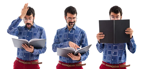 Vintage joven leyendo libro — Foto de Stock