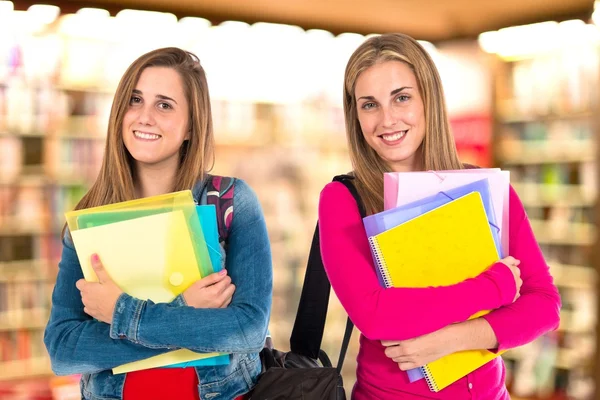 Student kvinnor över isolerade vit bakgrund — Stockfoto