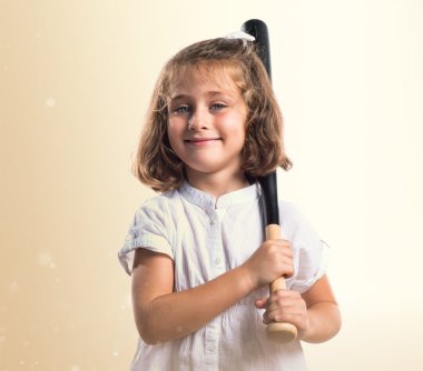 Beyaz arka plan üzerinde sarışın çocuk