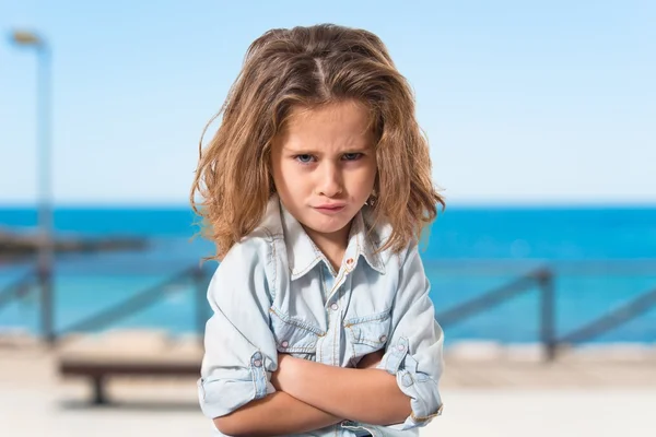 Triste niña rubia — Foto de Stock