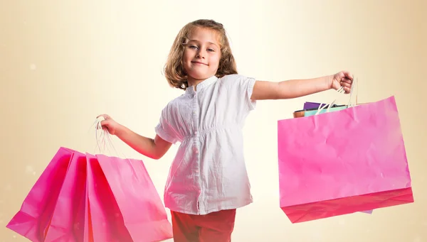 Meisje met veel shopping tassen — Stockfoto