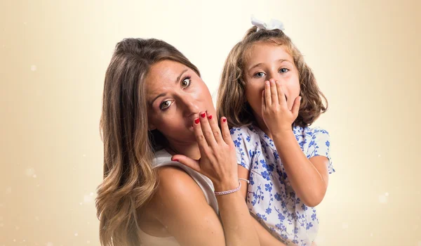 Mother and daughter doing surprise gesture — Stock Photo, Image