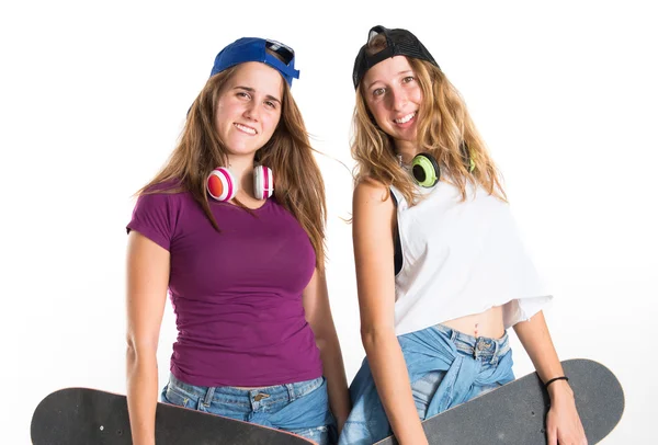 Twee vrienden met hun skateboards — Stockfoto