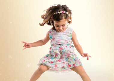 Kız stüdyoda atlama