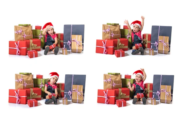 Блондинка рождественский ребенок вокруг нескольких подарков — стоковое фото