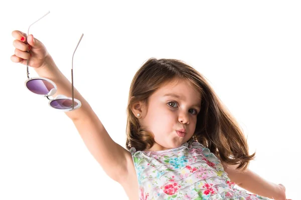 Gelukkig meisje met zonnebril — Stockfoto