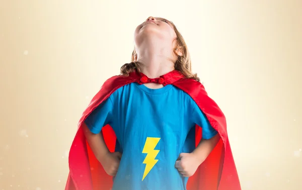 Flicka klädd som superhjälte — Stockfoto