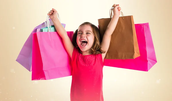 Menina com muitos sacos de compras — Fotografia de Stock