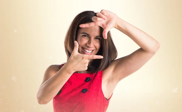 Woman focusing with her fingers — Stock Photo, Image