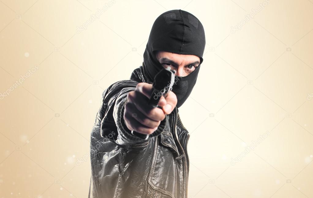 Robber shooting with a pistol