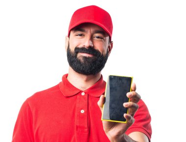 Pizza teslimi adam cep telefonu tutan