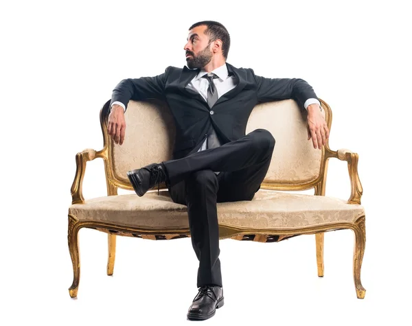 Podnikatel, sedící na křesle — Stock fotografie