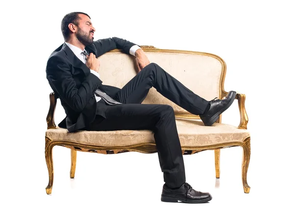 Homme d'affaires sur fauteuil vintage — Photo