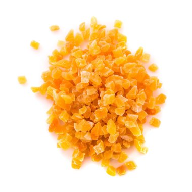 Beyaz arka plan üzerinde kurutulmuş meyve