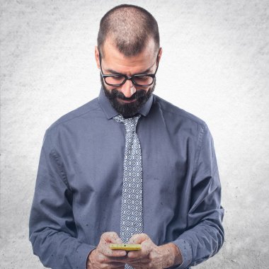 İçin mobil konuşan adam