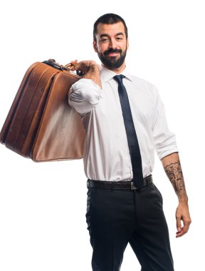 Elinde evrak çantası olan bir iş adamı.