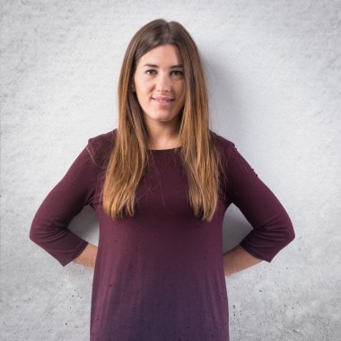 Kadın izole beyaz arka plan üzerinde