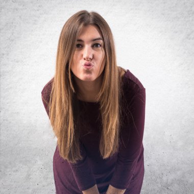 Kadın izole beyaz arka plan üzerinde