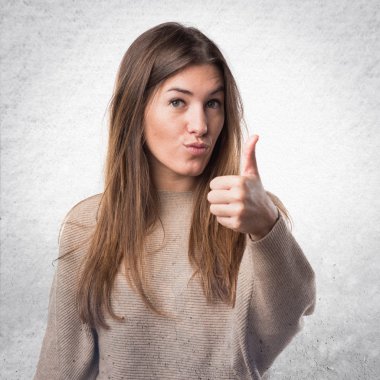 Kadın izole beyaz arka plan üzerinde