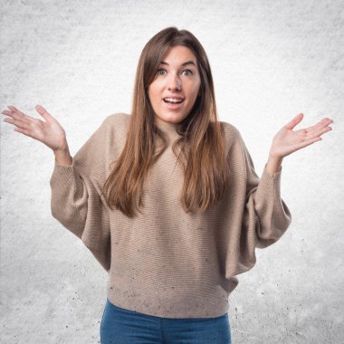 Kız izole beyaz arka plan üzerinde