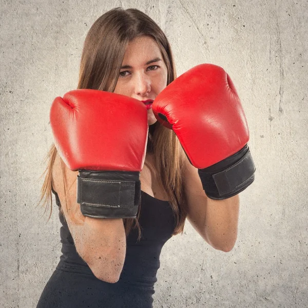 Frau über isoliertem weißen Hintergrund — Stockfoto