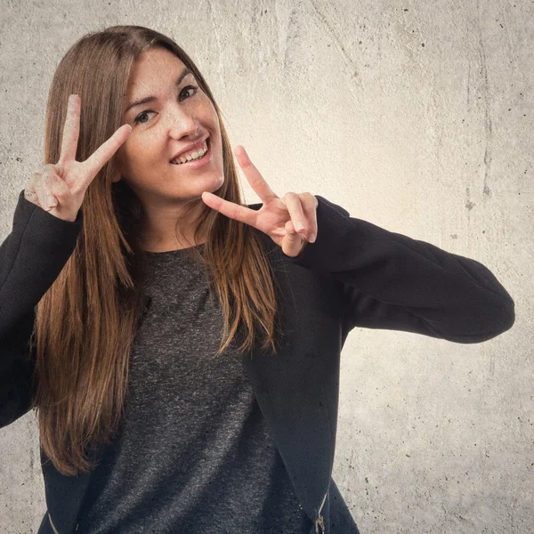 Girl doing victory gesture — Stock Photo, Image