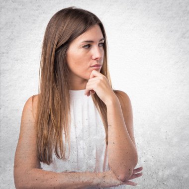 Kız izole beyaz arka plan üzerinde