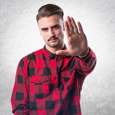 Model adam üzerinde beyaz Studio