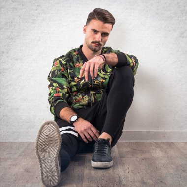 Model adam üzerinde beyaz Studio