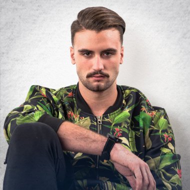 Model adam üzerinde beyaz Studio