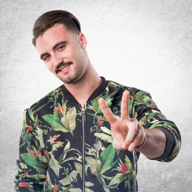 Model adam üzerinde beyaz Studio