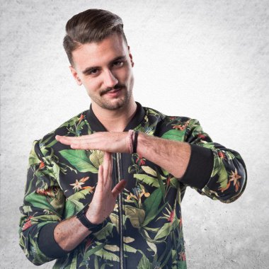 Model adam üzerinde beyaz Studio