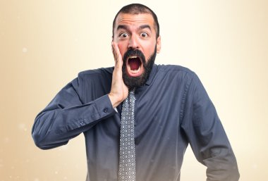 Adam sürpriz jest yapıyor.