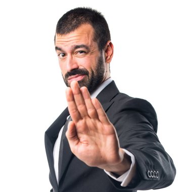 İşadamı dur işareti yapıyor