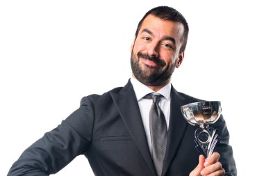 Elinde bir kupa tutan iş adamı