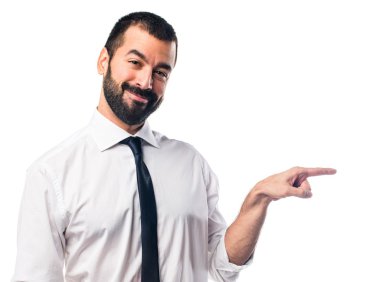Lateral için işaret eden işadamı