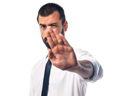 İşadamı dur işareti yapıyor