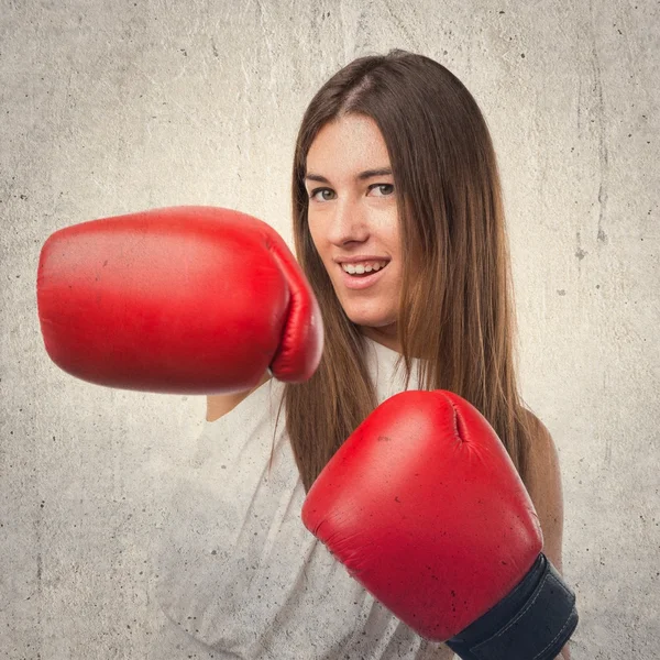 ボクシンググローブを着た女の子 — ストック写真