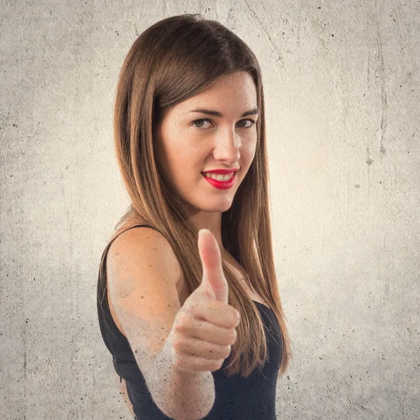 Chica con el pulgar hacia arriba — Foto de Stock