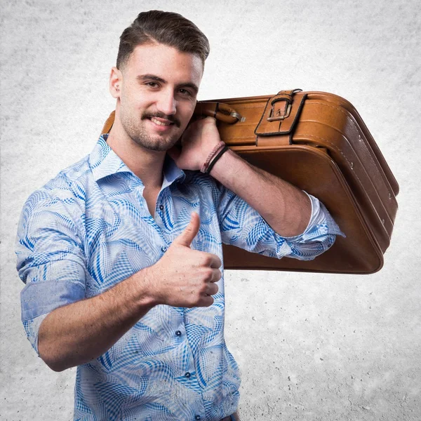 Bonito homem segurando uma mala — Fotografia de Stock