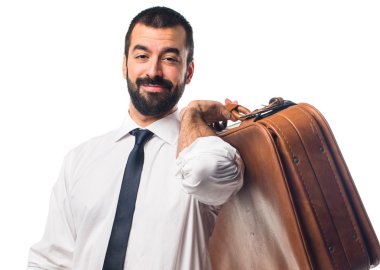 Elinde evrak çantası olan bir iş adamı.