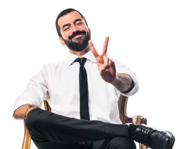 Zafer jest yapıyor işadamı